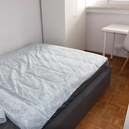 - Ul Czarnieckiego *