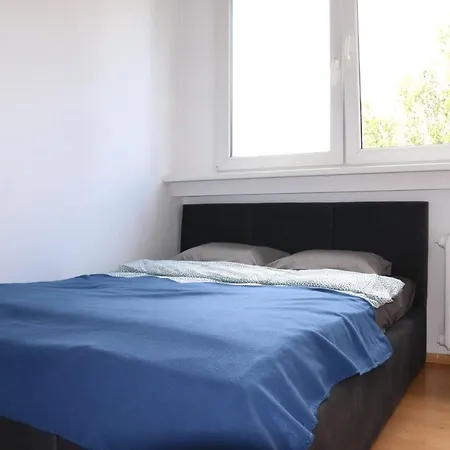 - Ul Czarnieckiego Apartment