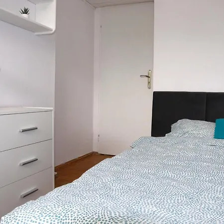 - Ul Czarnieckiego *