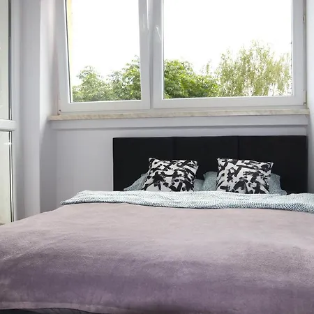 - Ul Czarnieckiego *